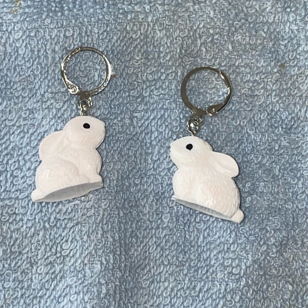 Mini Easter Bunny lightweight plastic dimentional earring. New